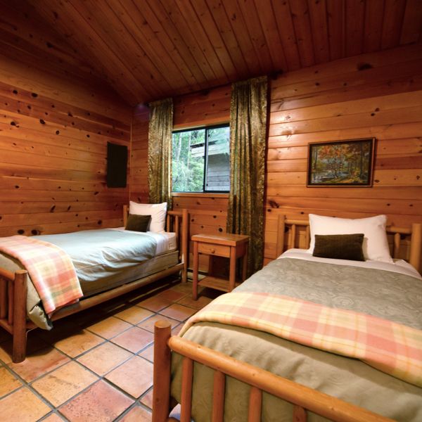 Cabin Room Bedroom at Heriot Bay Inn